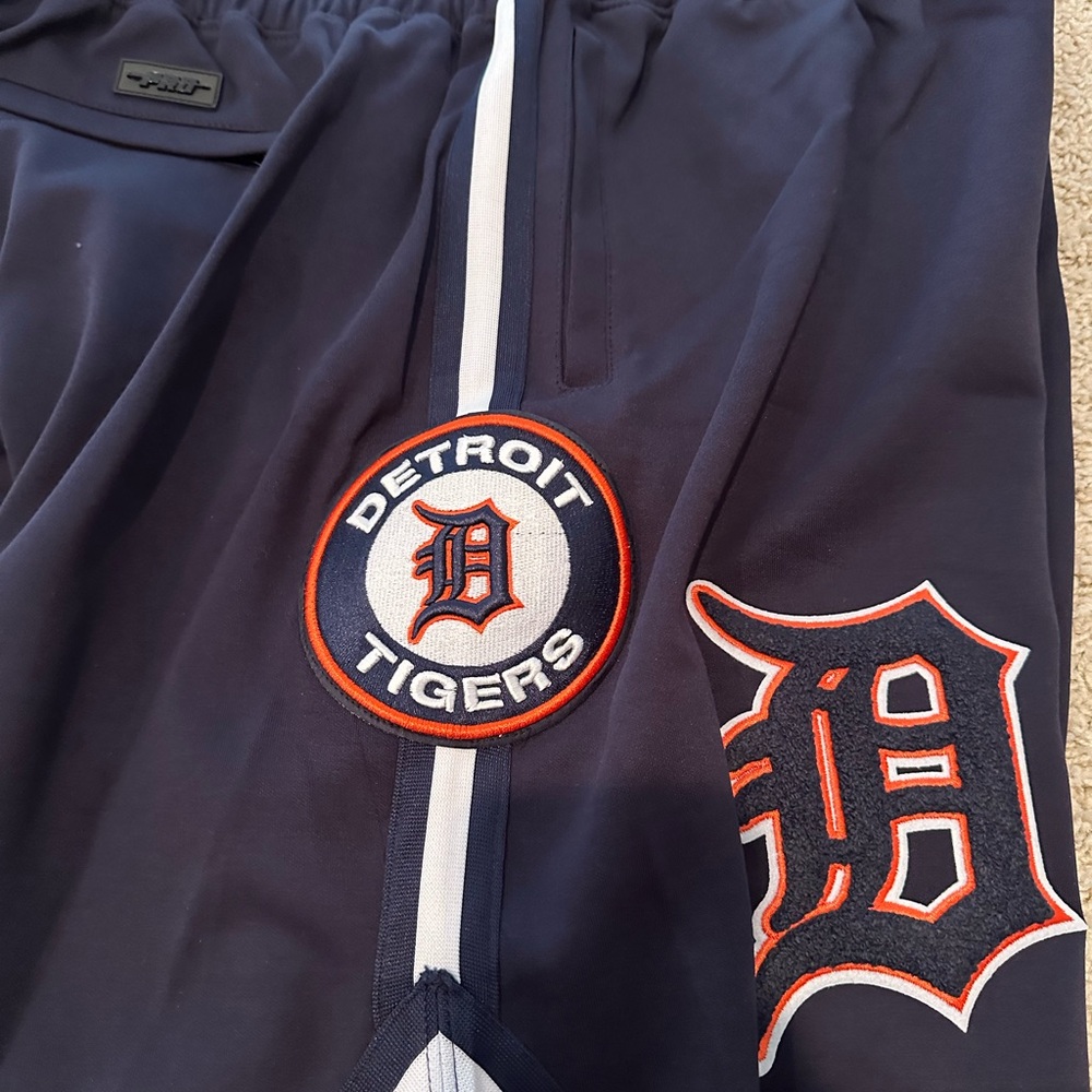 New Detroit Tigers Shorts - Picture 3 of 5